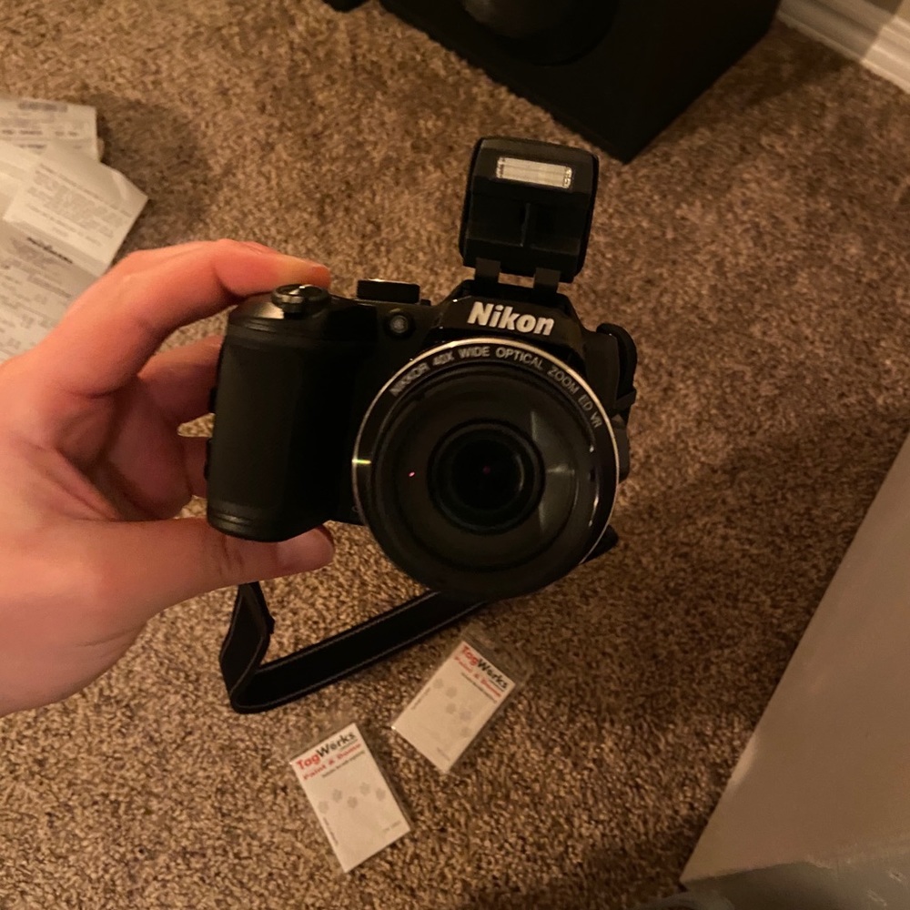 Nikon B500 cool pic camera